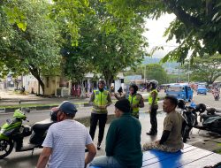 Bangun Kesadaran Berlalulintas, Polwan Polres Ternate Beri Edukasi di Masyarakat