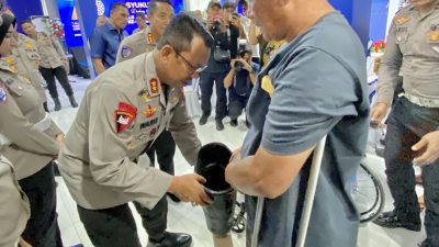 Polda Malut Beri Dua Kaki Palsu ke Penyintas Korban Laka Lantas di Hari Jadi Lalu Lintas Tahun 2025