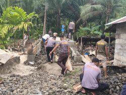 Jembatan Merah Putih dari Brimob Polda Malut untuk Masyarakat Desa Salube