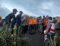 Dua Warga Singapura Ditemukan Meninggal Dunia, Terhempit Batu Besar dalam Posisi Berpelukan