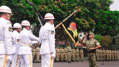 Pimpin Upacara Penciuman Pataka, Pangdam XXVIII/MKR Tekankan Laksanakan Tugas dengan Penuh Tanggung Jawab