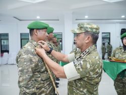 Pangdam XXVIII/MKR Berikan Penghargaan dan KPLB kepada Tujuh Prajurit