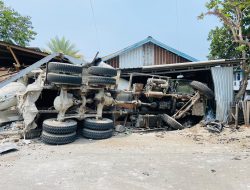 Diduga Rem Blong, Truk Molen Tabrak Fotokopi Warga di Ternate, Satu Mahasiswa Meninggal