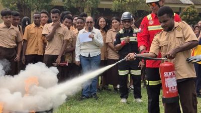 ERT NHM Berbagi Pengetahuan Tanggap Darurat di SMAN 1 Mimika dalam Rangkaian IFRC 2026